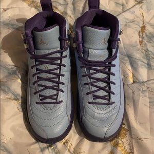 LIKE NEW Jordan 12s size 5